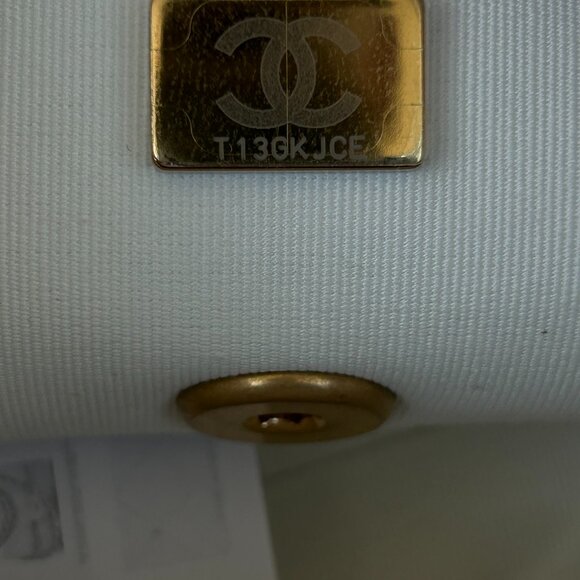 CHANEL White top handle Bag with Elegant Chain - Picture 8 of 8